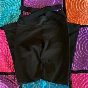 ◾️Black Fabletics Powerhold leggings◾️